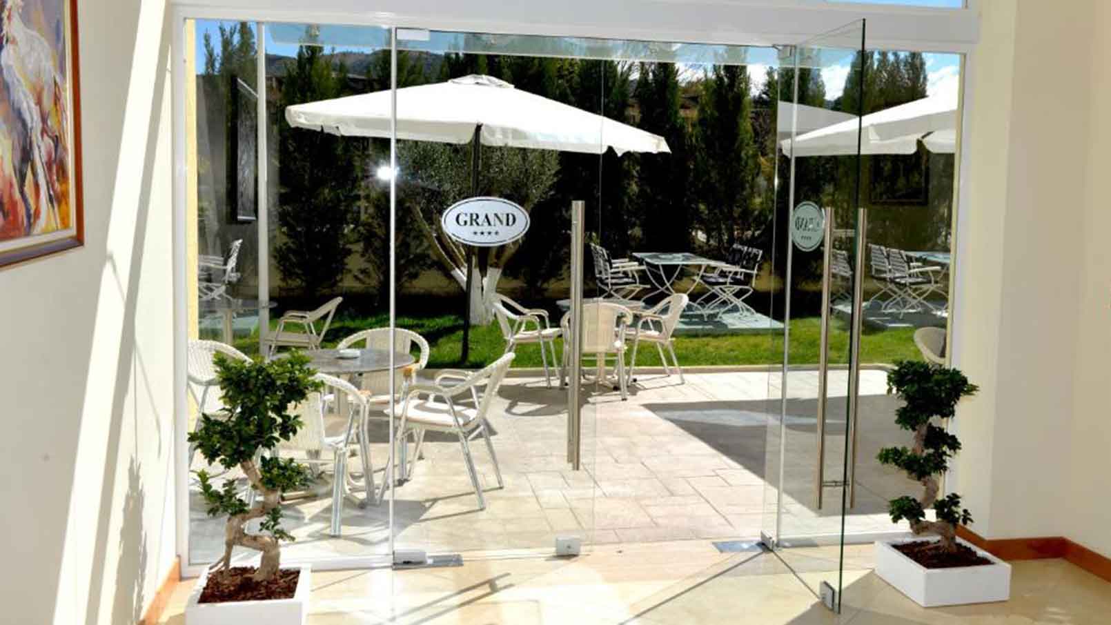 hotel grand white city, berat albania